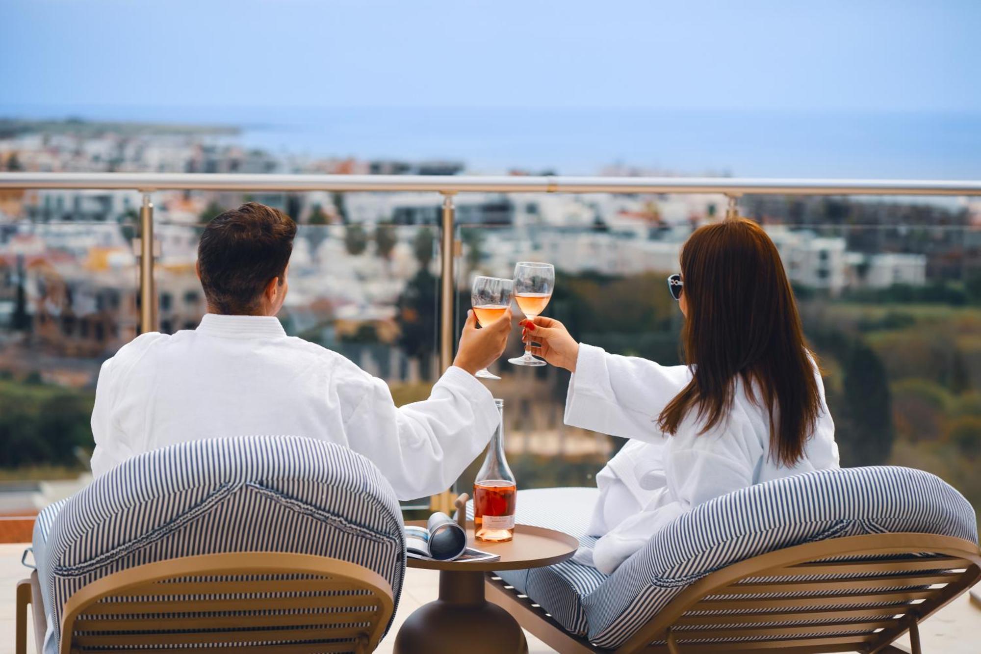 Wellclub - Wellness Family Experience - Seaview Hotel Paphos Ngoại thất bức ảnh